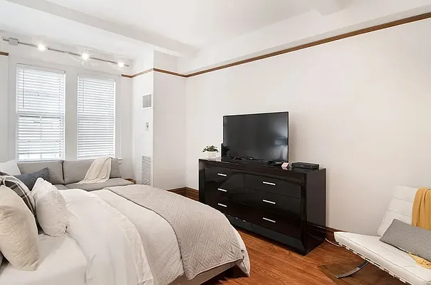 Rented by WAM Partners - William Moses Co. | media 3