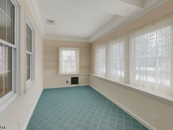 3rd image of 314 Knickerbocker Rd