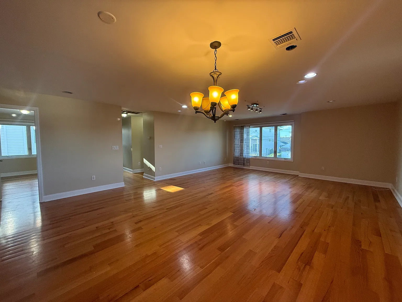 4 bed, 2.5 bath, 1800 sqft, $3,800 — Photo 3