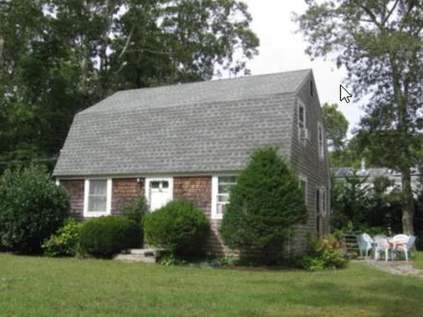 14 Bernard Cir, Tisbury, MA 02568