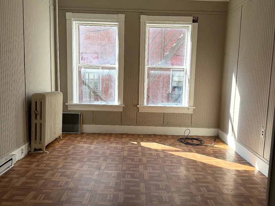 479 Main St #3
