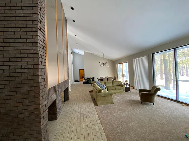 7S560 Donwood Dr E — Photo 35
