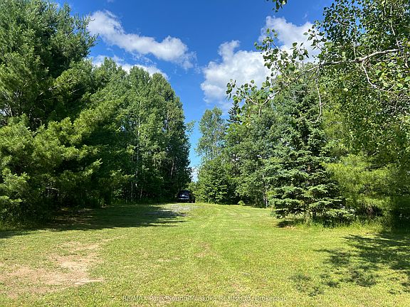 5th image of 811 Centre Rd