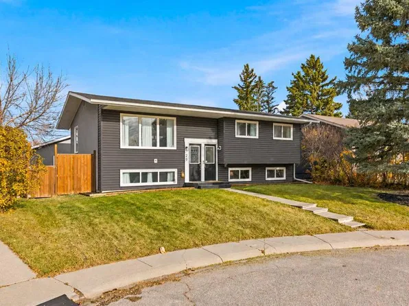 20 S Maple Court Cres SE, Calgary, AB T2J 1V7