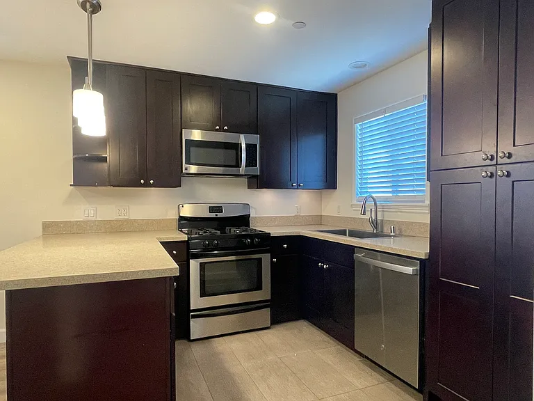 240 W Lemon Ave #B — Photo 4