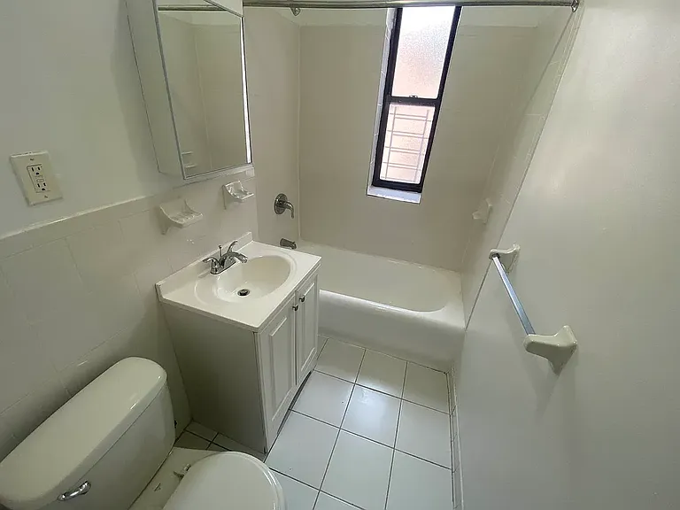 1575 Grand Concourse #B54 — Photo 4
