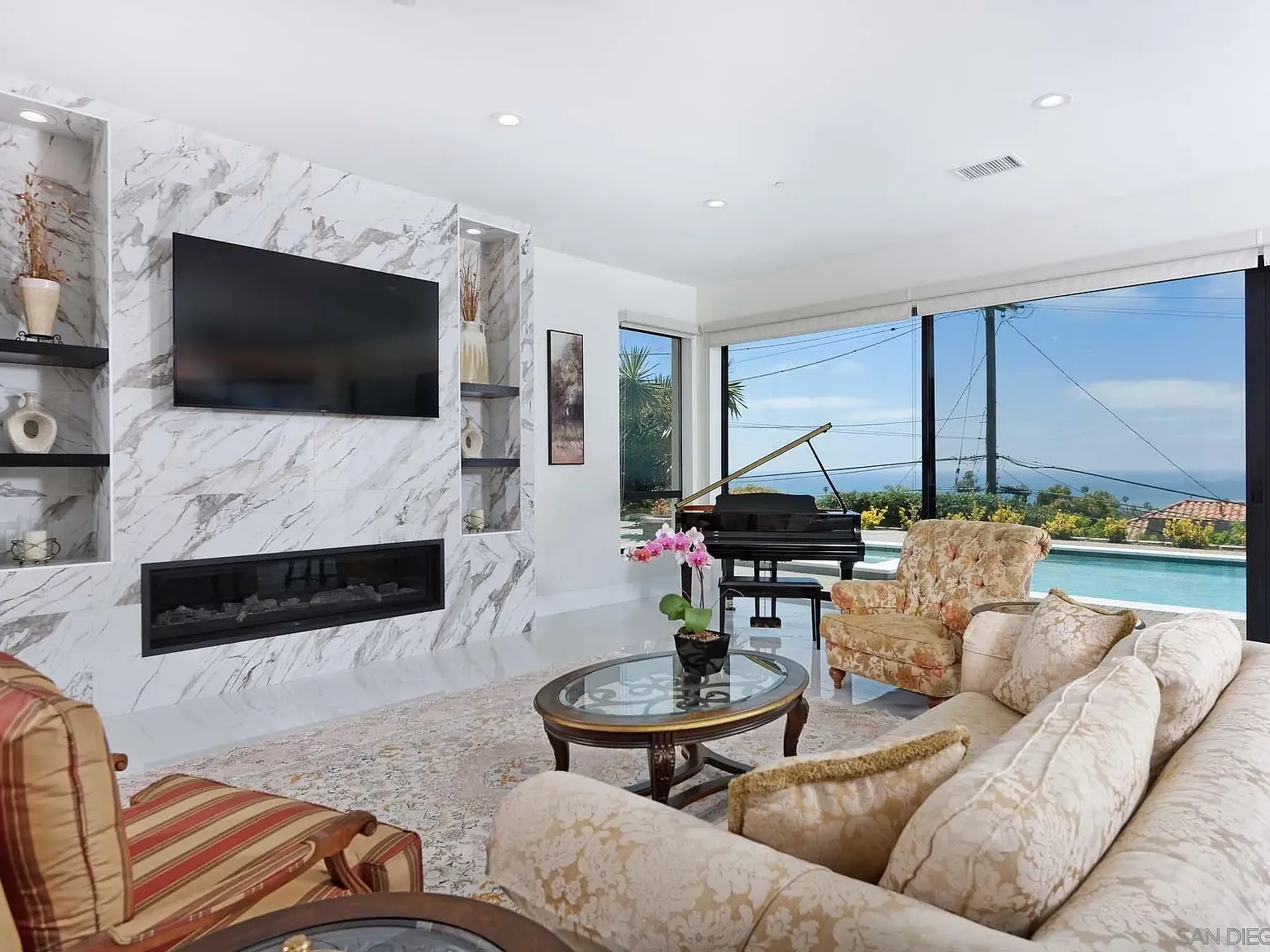 5 bed, 5.5 bath, 4837 sqft, $35,000 — Photo 4