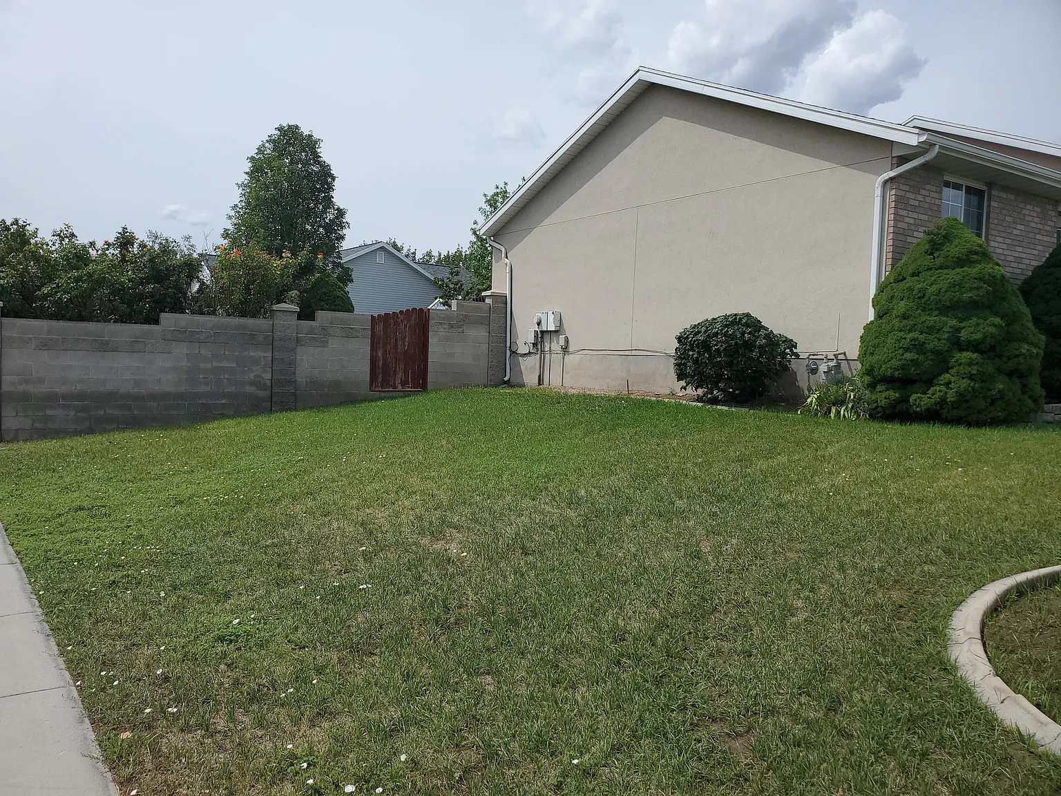 5 bed, 3200 sqft, $3,000 — Photo 2