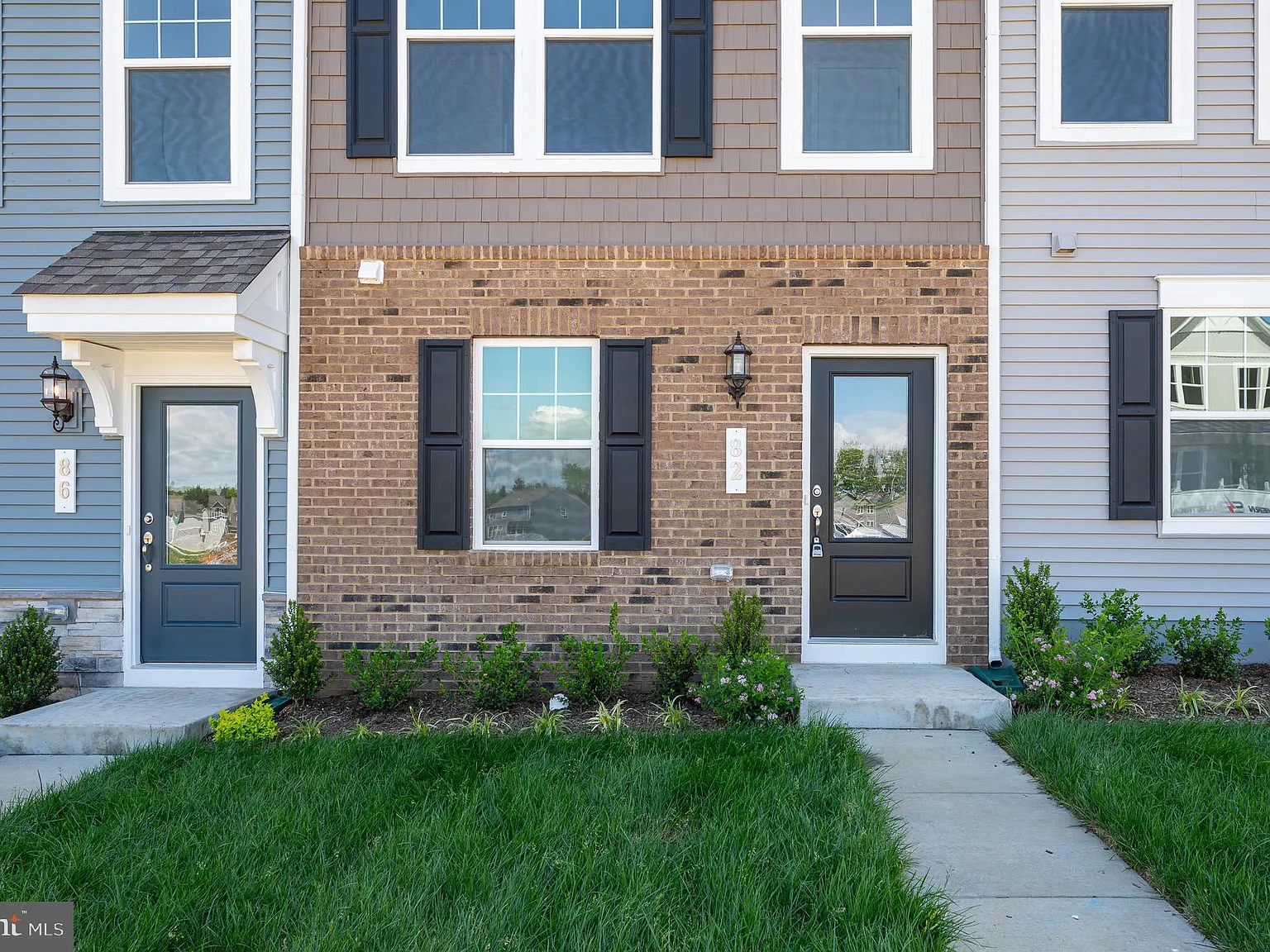 2 bed, 2.5 bath, 1386 sqft, $1,795 — Photo 2