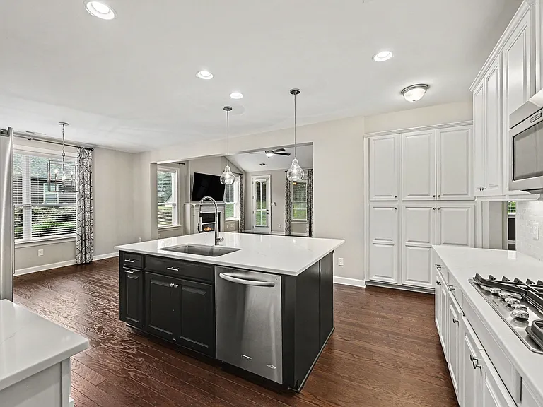 14131 Old Vermillion Dr — Photo 9