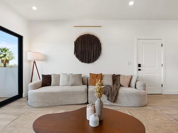 2nd image of 1326 W Roosevelt St #202