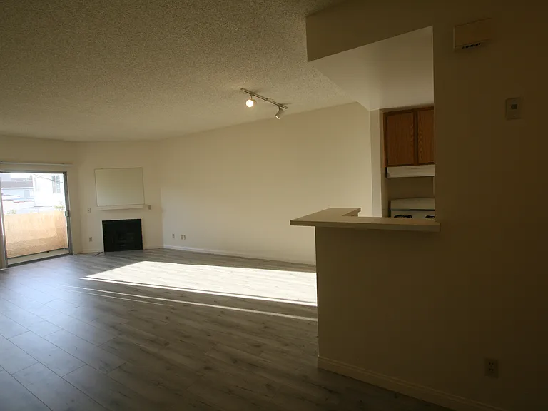 3637 Clarington Ave #112 — Photo 27