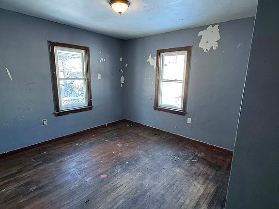 5th image of 1305 E Whitmer St