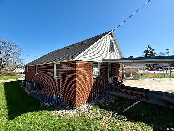 4th image of 1411 Main St
