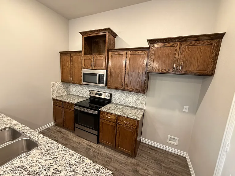 3514 Fenway Cir — Photo 4