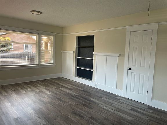 4th image of 431 Rose Ave #1