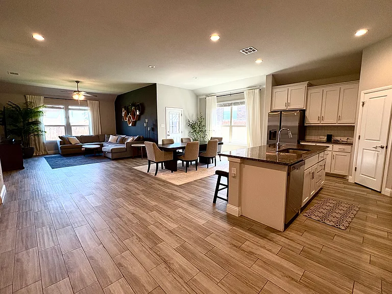 1031 Pitch Pine St — Photo 5