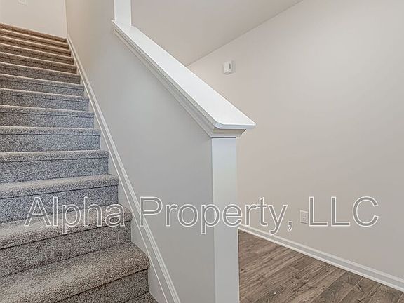 3rd image of 19 Apricot Ln