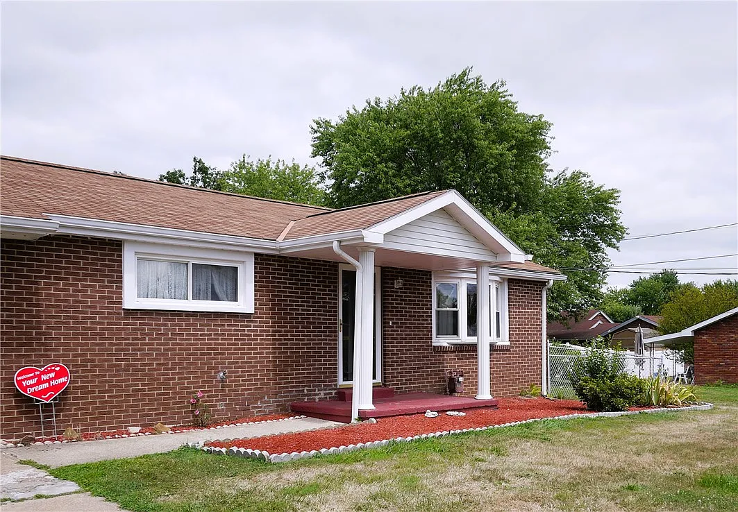 1005 Locust Dr photo 1