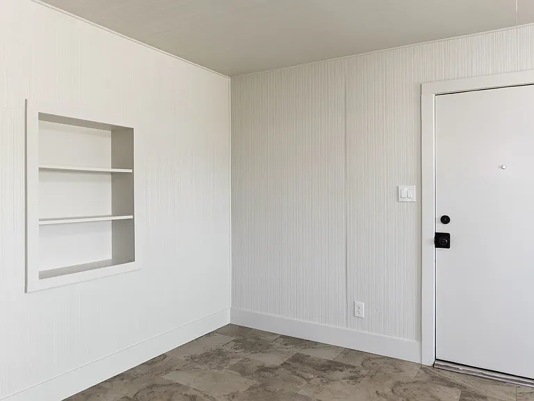 627 S Chinowth St #1 — Photo 5