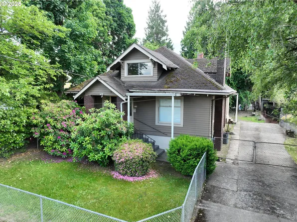 236 NE Knott St, Portland, OR 97212