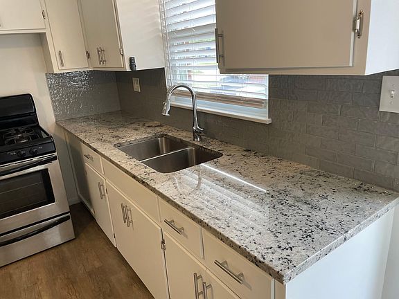 3rd image of 548 N Yale Ave #548