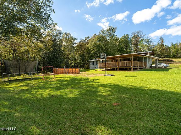 2nd image of 1027 Posey Dr NW