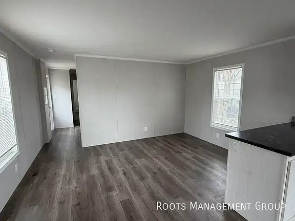 3rd image of 307 Carriage Lane Est #307