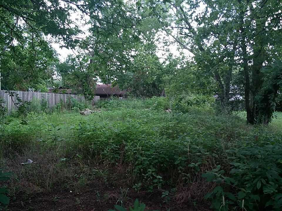 2nd image of 613 E 39th St