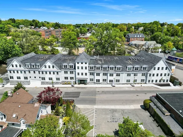425 Lagrange St Unit 103, West Roxbury, MA 02132