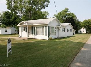 1203 8th St, Three Rivers, MI 49093