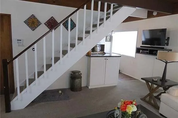 776 Lords Ln — Photo 4
