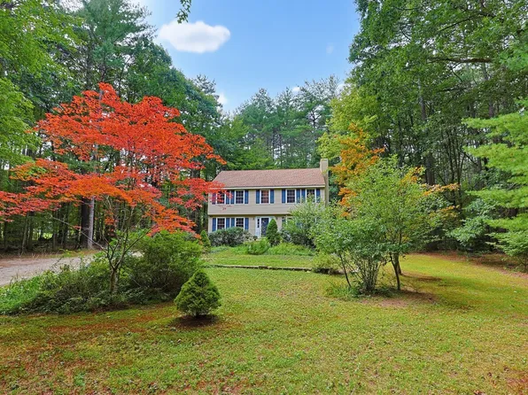 48 Boynton St, Pepperell, MA 01463