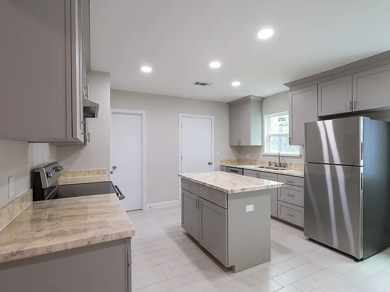 2114 Harlandale Ave — Photo 8