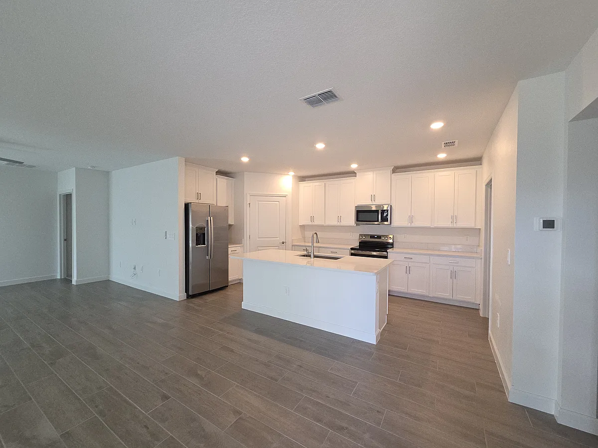 open kitchen with walk in pantry - 17197 Tortoise Crown Blvd