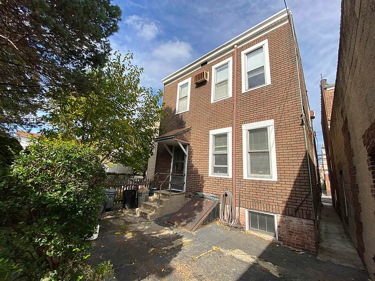 14 W 16th St — Photo 23