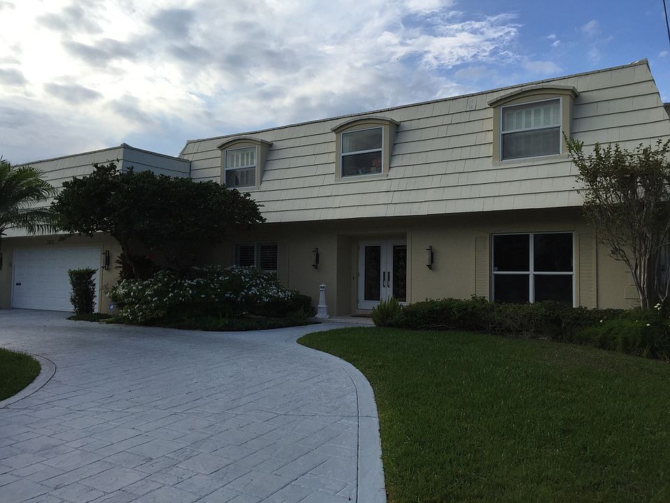 1st image of 3031 NE 45th St