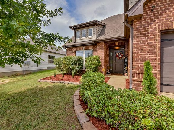 5th image of 1318 Maxwell Cir