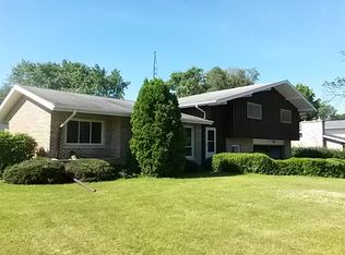 882 E Lilac Rd, Beloit, WI 53511