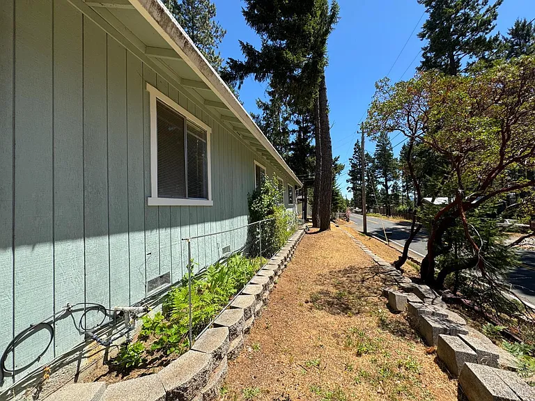 Alcott Ln — Photo 3