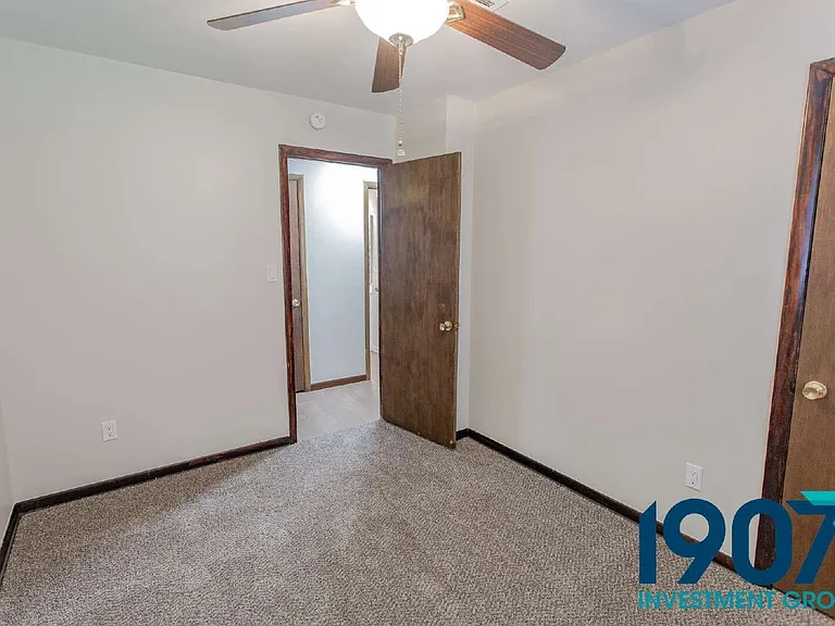704 SW 2nd St — Photo 18