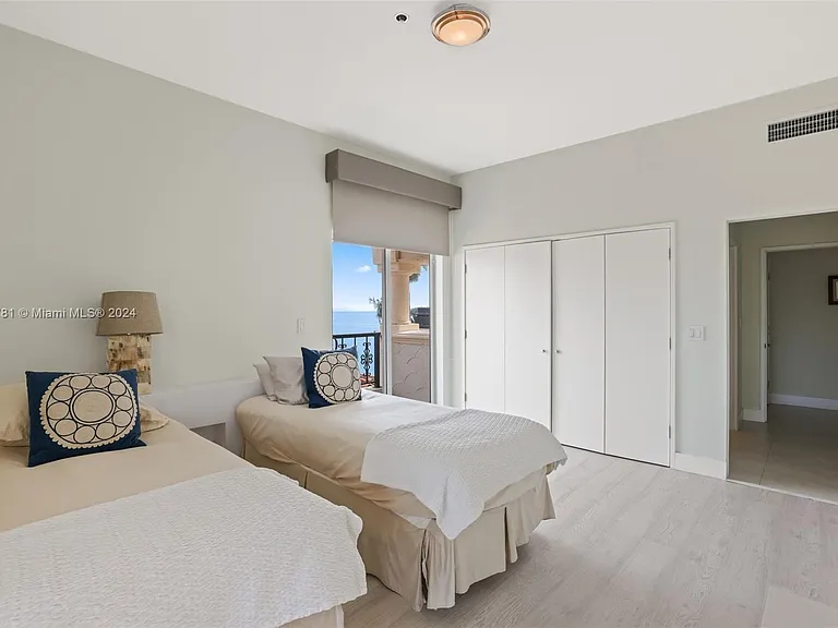 2442 Fisher Island Dr #5402 — Photo 31