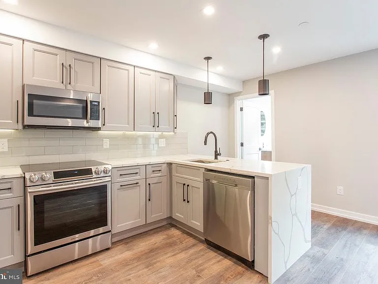1619 Bainbridge St #3 — Photo 6