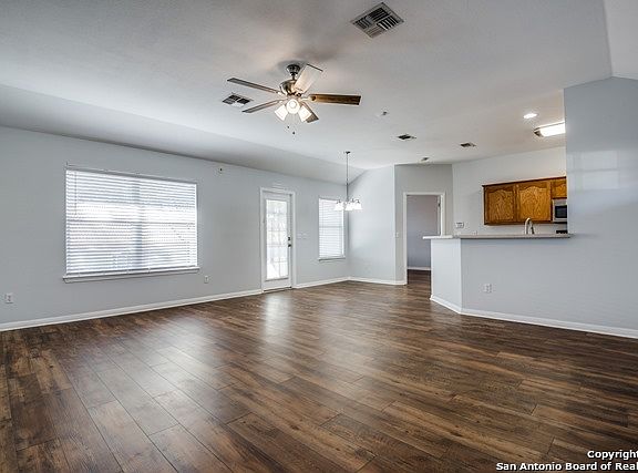 2nd image of 2050 Bentwood Dr