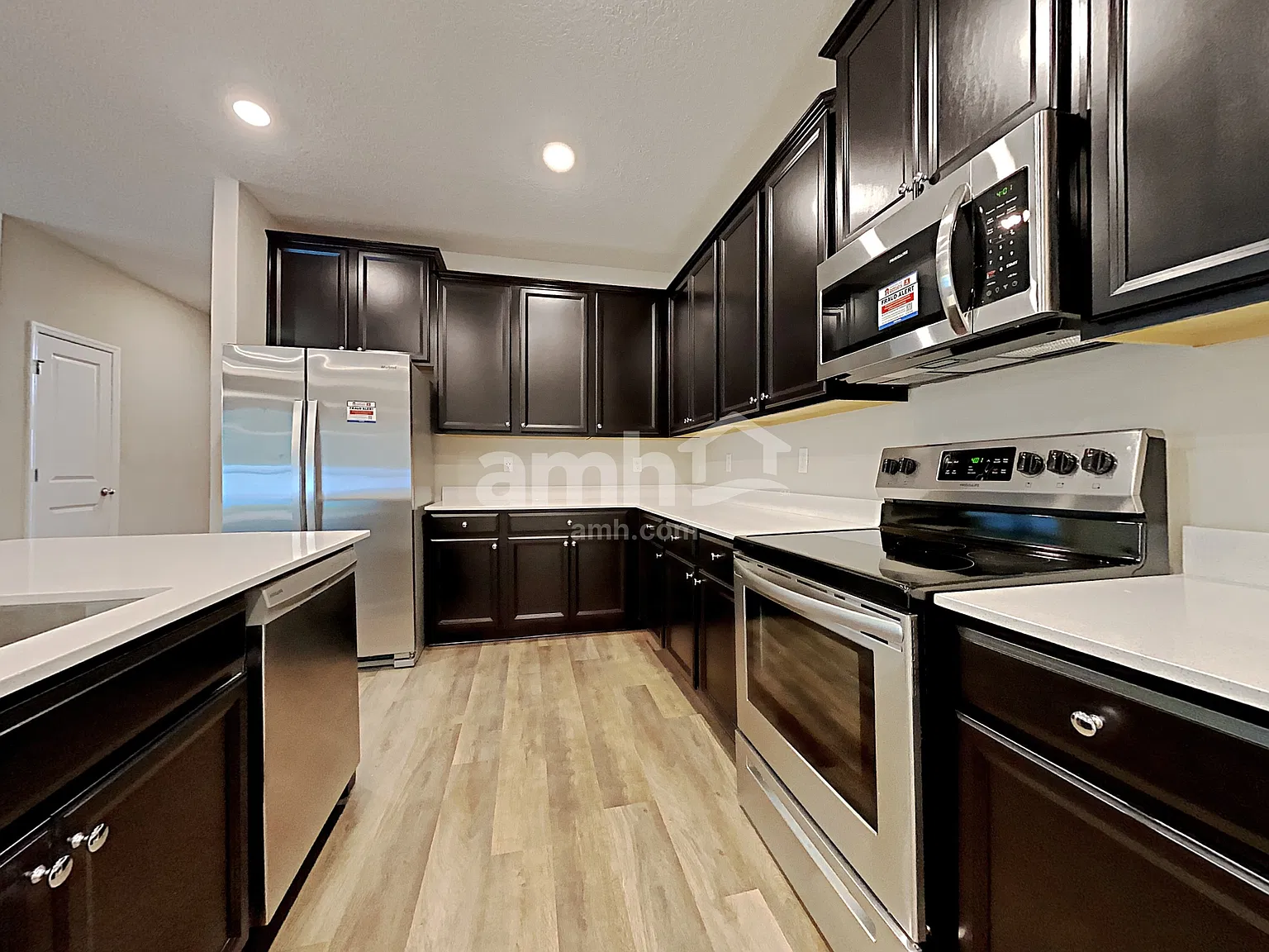 4 bed, 3.0 bath, 2028 sqft, $2,525 — Photo 3