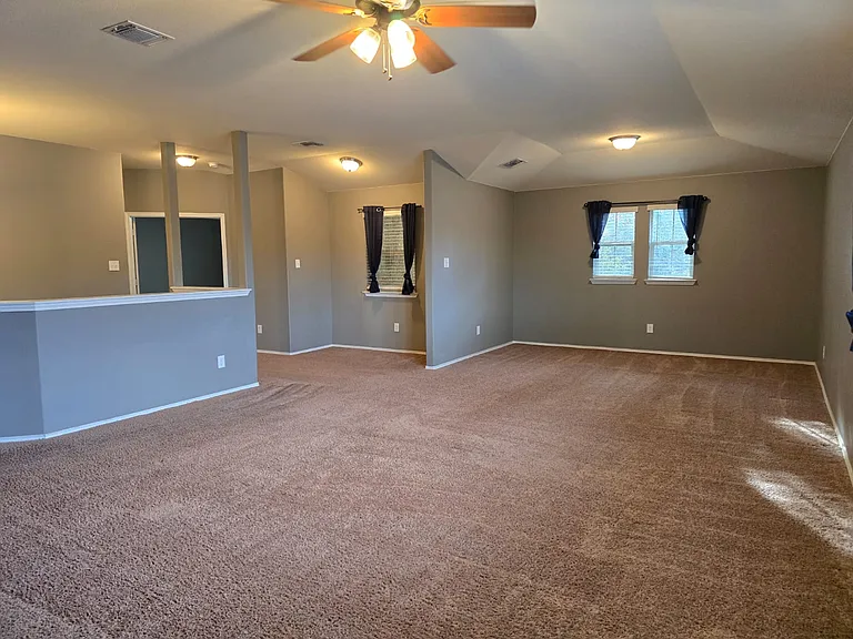 5561 Othello Dr — Photo 44