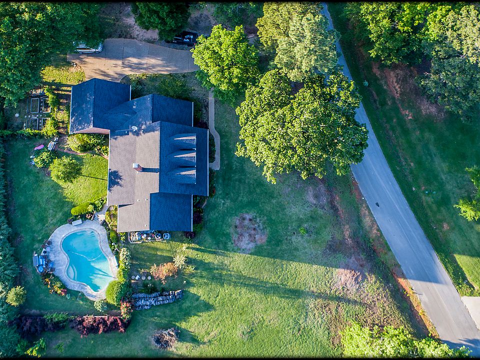 2nd image of 19424 Oakmeadow Cir