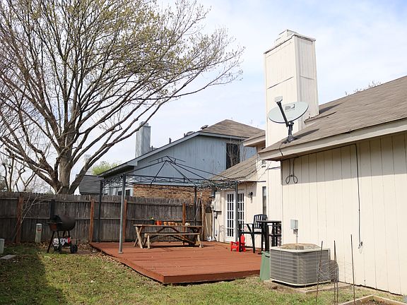 4th image of 2318 Clareton Dr