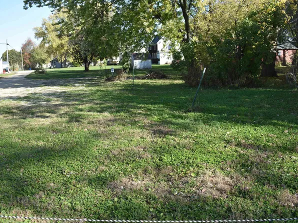 309 Plum St, Elma, IA 50628