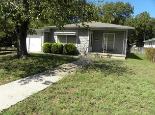 1104 Poindexter Ave, Cleburne, TX 76033